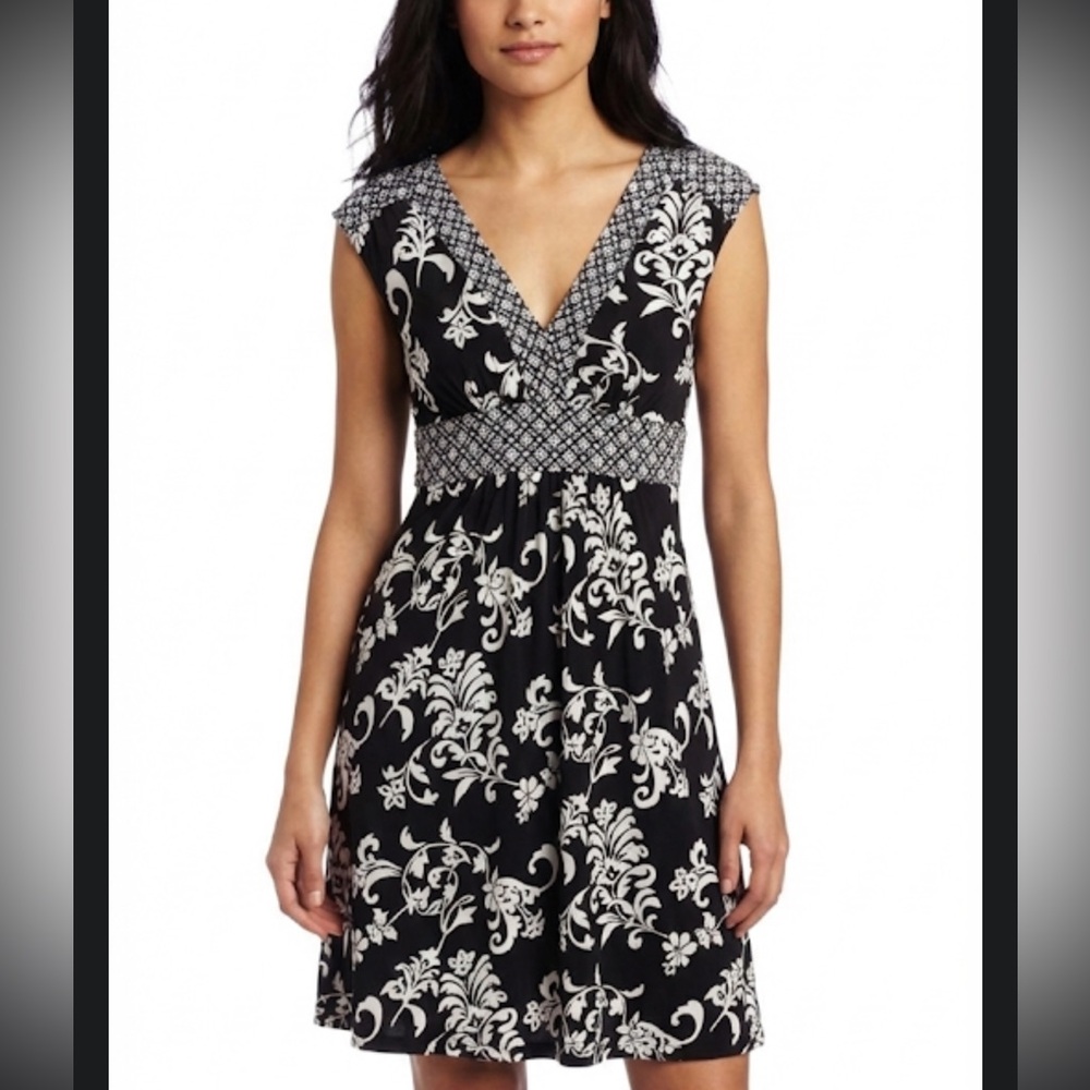 Candie’s Midi Black & White Sleeveless Dress Size Medium